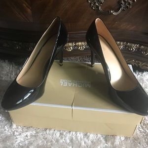 Michael kor’s pumps